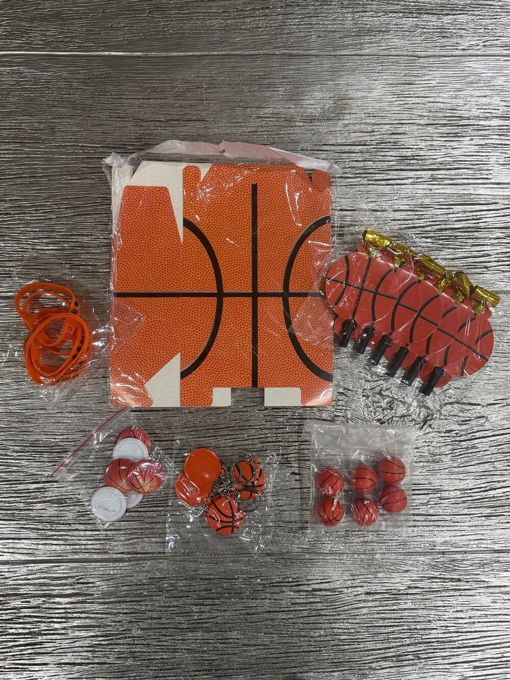 Basketball-Themed party favor Set. Set of 6. New